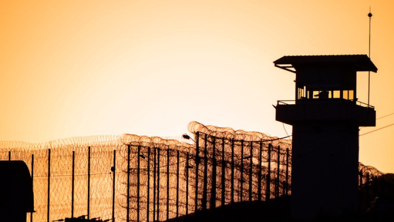 КУПОНЪТ СВЪРШИ! Преместиха 300 опасни затворници от Еквадор в блиндирани килии