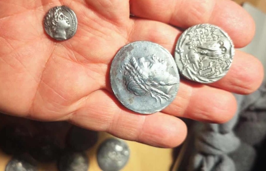 71 старинни монети задържаха митническите служители на МП Малко Търново (СНИМКИ)