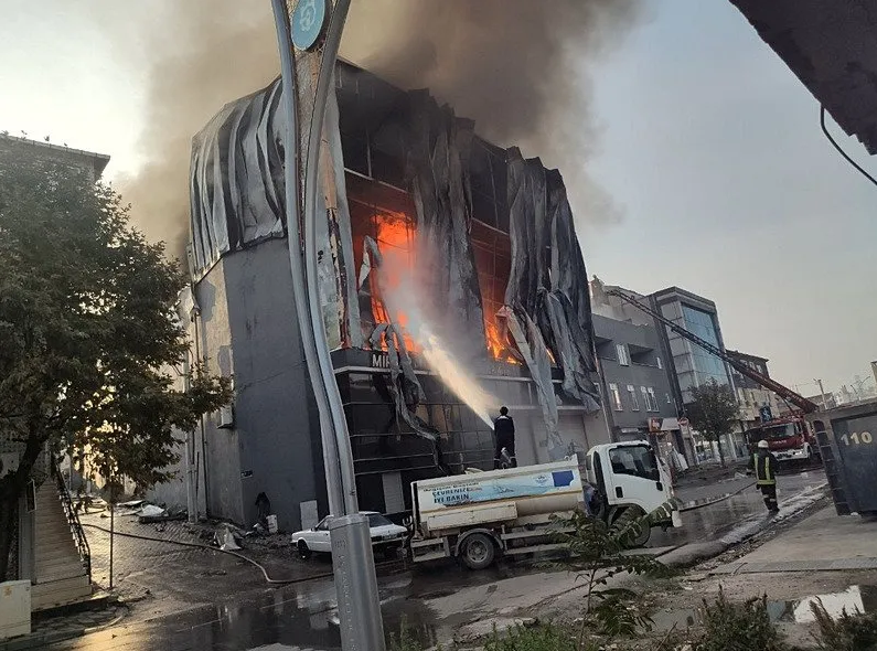 Взрив в джамия уби петима души и рани близо 21 други в Сирия