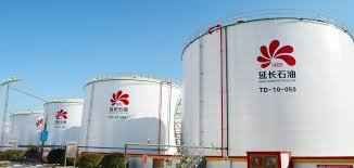 Една от най-големите китайски рафинерии временно спира покупките на руски петрол