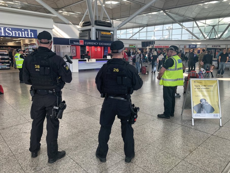 Българин арестуван по погрешка на летище в Лондон