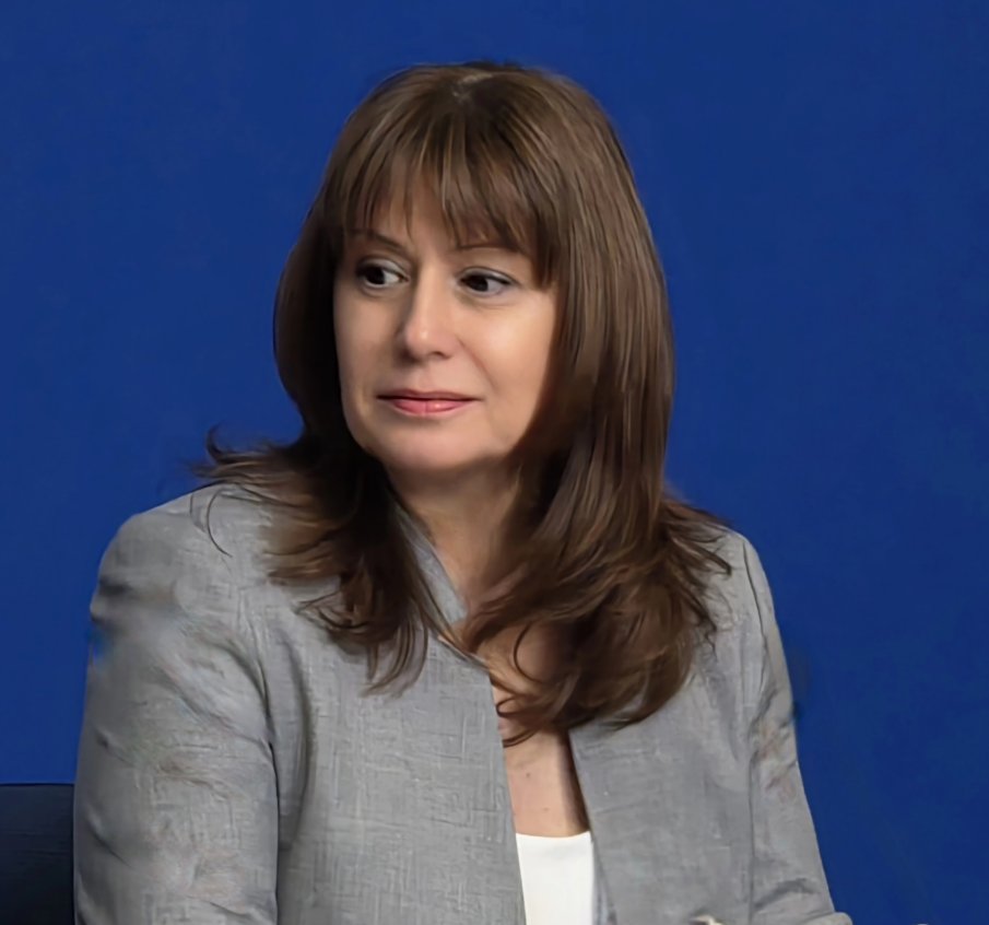 Делчева настоява: КЕВР да преосмисли поскъпването на водата