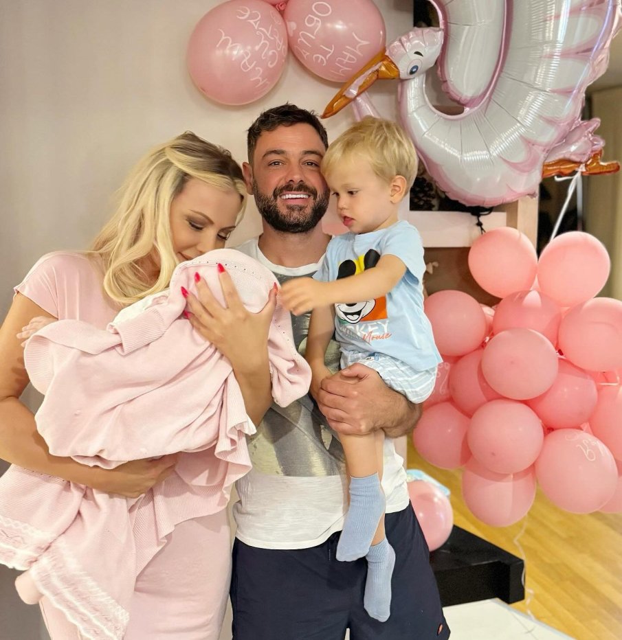 Филипинки дундуркат децата на Камелия