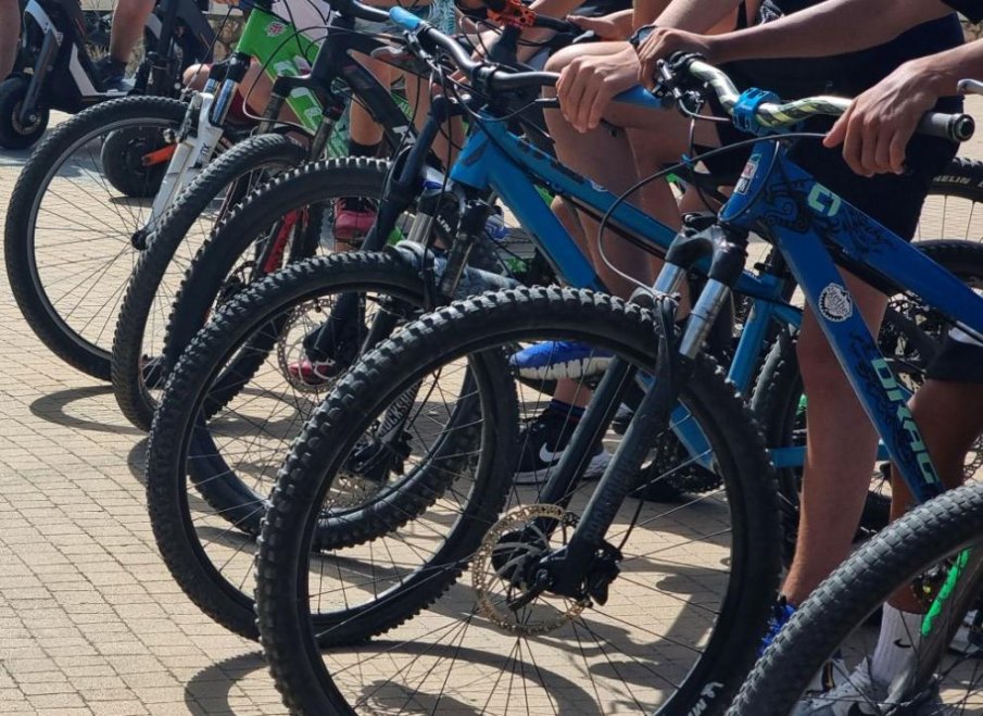 Френската полиция разби мрежа за кражба на велосипеди, издърпвали ги с въдици и куки