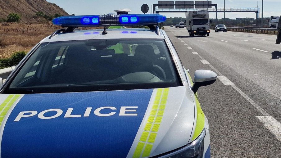 Полицаи гониха 70-годишен в насрещното на магистрала Тракия