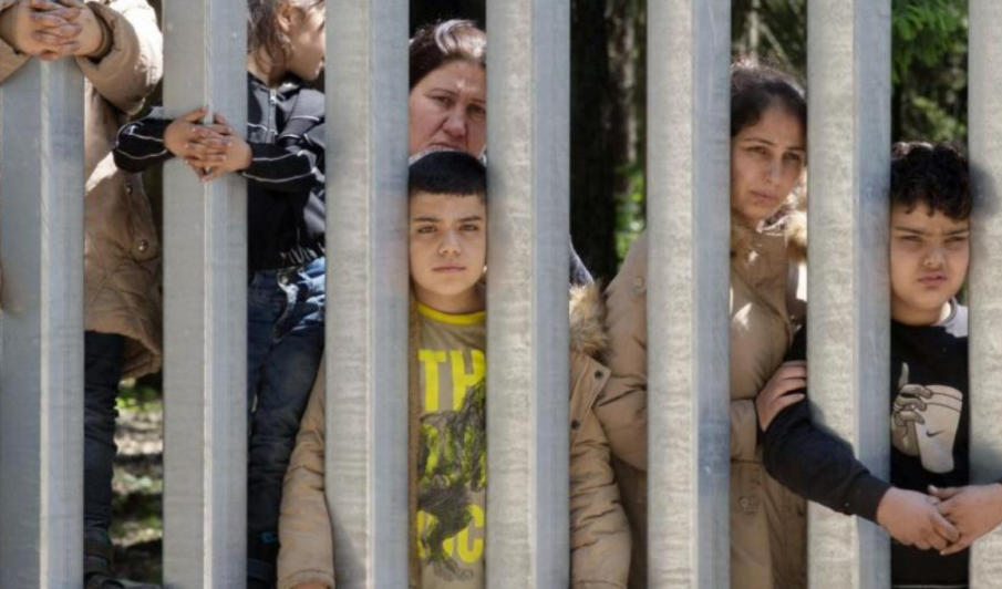 В Испания разбиха мрежа за трафик на непълнолетни мигранти