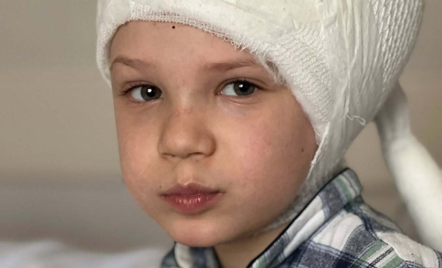 ДА ПОМОГНЕМ на малкия Дима отново да бъде безгрижно дете