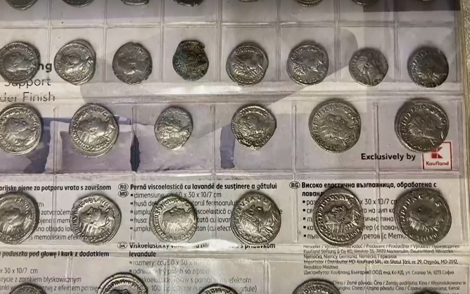 Откриха над 760 старинни монети в дома на мъж от Поморие