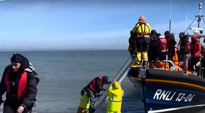 Край на вечния престой за търсещите убежище във Великобритания?