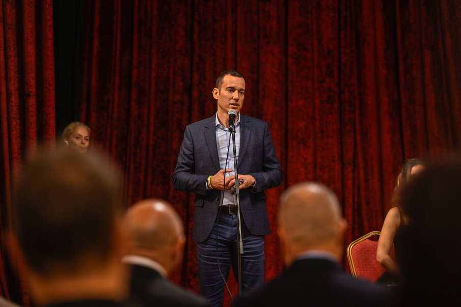 РЕФОРМА БЕЗ РЕФОРМА: Кметът на София със съмнително обещание за паркирането в центъра