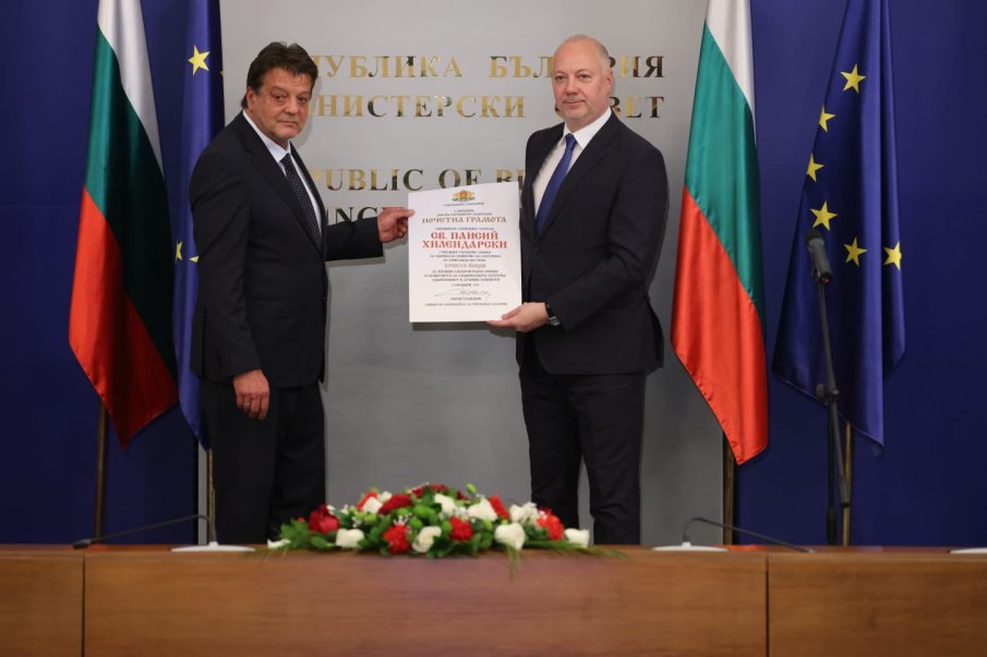 Премиерът Желязков удостои проф. Христо Йоцов с държавната награда Св. Паисий Хилендарски 