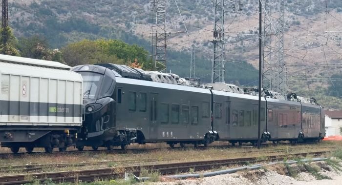 У нас пристигнаха новите френски влакове, които ще заменят остарелия подвижен състав на БДЖ