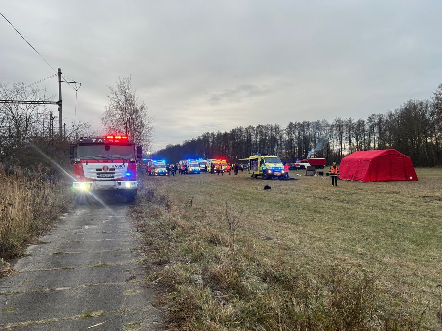 Два влака се сблъскаха в Чехия, 42 души са ранени (СНИМКИ/ВИДЕО)