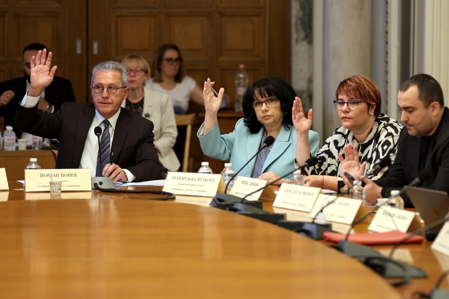 Разглеждат на второ четене бюджетите на НЗОК и ДОО