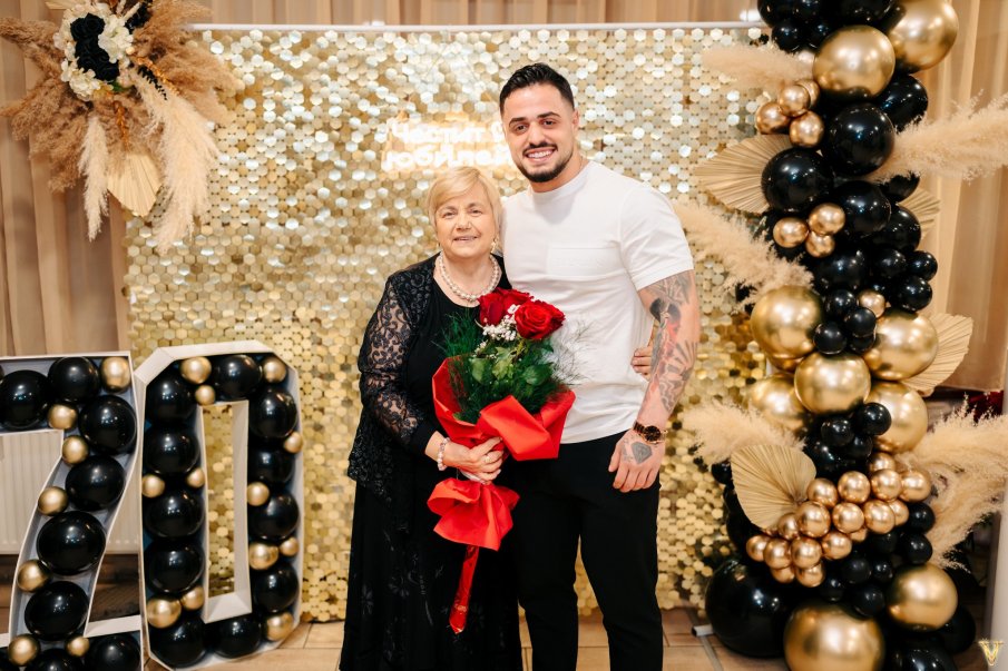 САМО В ПИК И РЕТРО: Бабата на Карлос Насар одобри снахата (СНИМКИ)