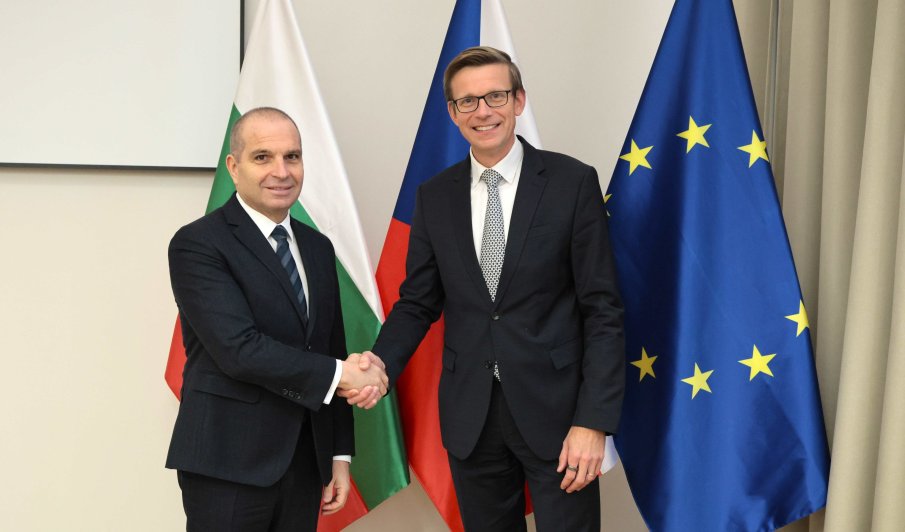 Вицепремиерът Караджов: България може да използва опита на Чехия в либерализацията на железопътния транспорт 