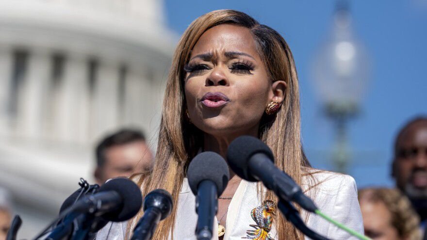 Конгресменка от Флорида обвинена в кражбата на 5 млн. долара от федерален фонд