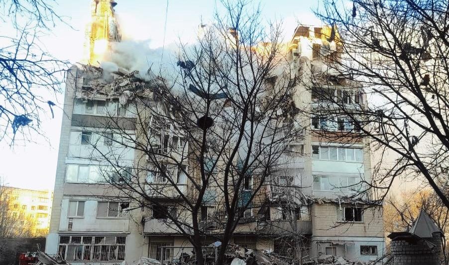 Най-малко 9 души загинаха след руски удар в Западна Украйна