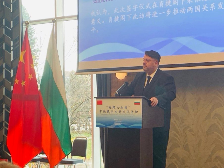 Вицепремиерът Атанас Зафиров и зам.-председателят на Постоянния комитет на Общокитайското събрание на народите Сяо Дзие присъстваха на подписването на споразумения за сътрудничество между организации в България и Китай (СНИМКИ)