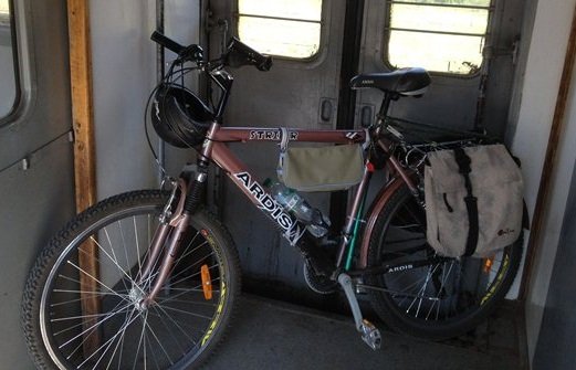 Апаш задигна колело от пътническия влак Враца-Мездра, ченгета го заловиха