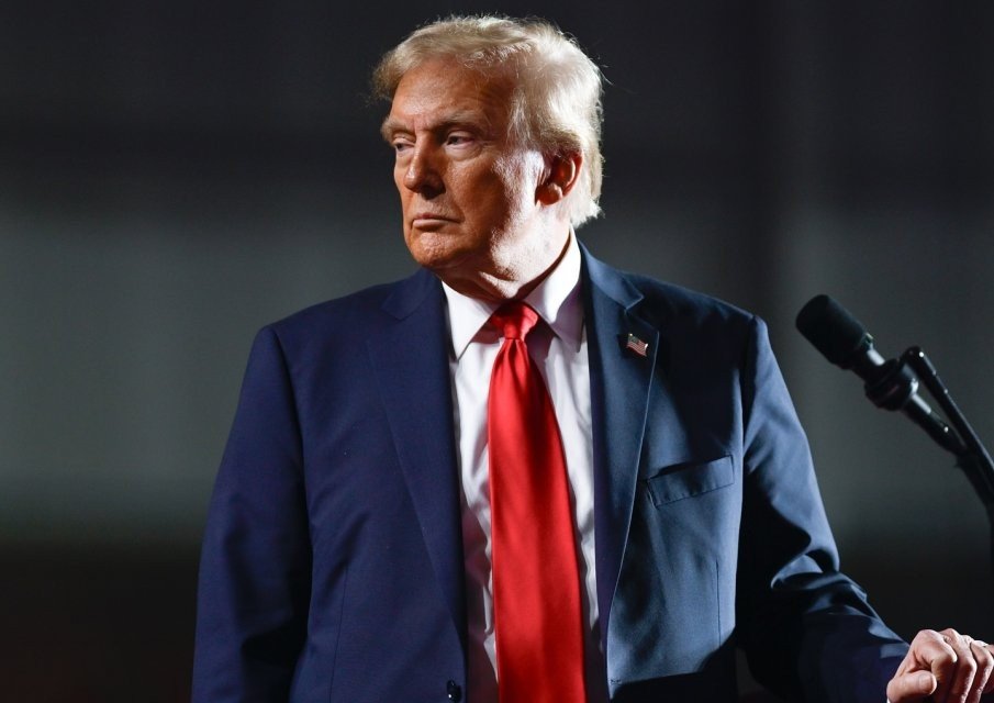 Тръмп отменя заповедите на Байдън, подписани с автописалка