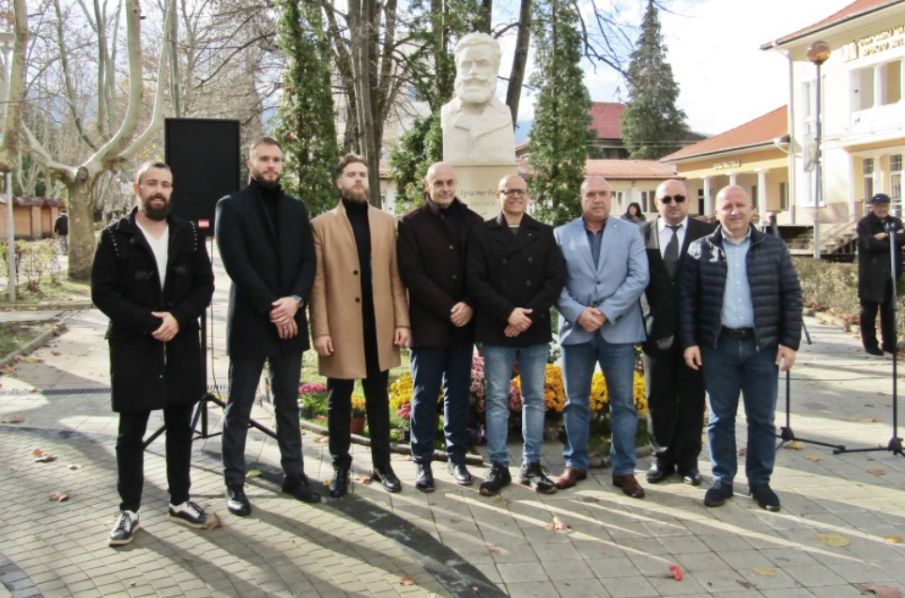 Паметник на Христо Ботев откриха във Вършец