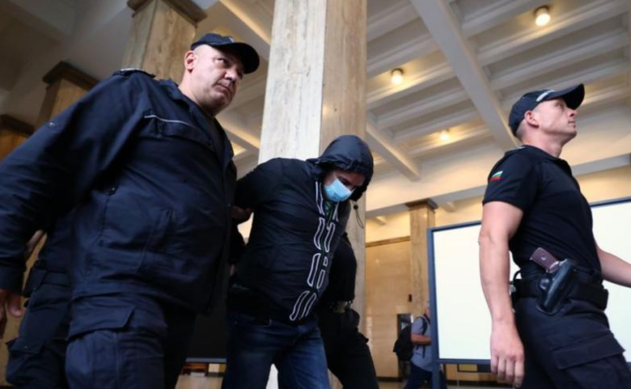 20 години затвор за мъжа, убил швейцарски бизнесмен в Пернишко