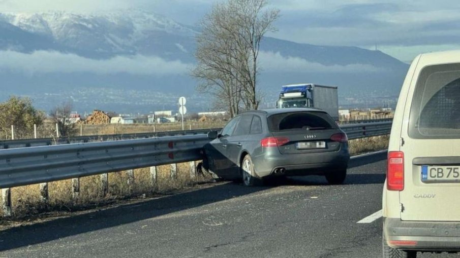 Катастрофа затапи входа на София откъм АМ „Тракия“