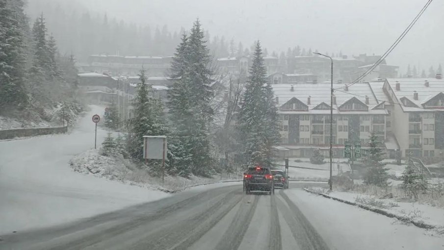 Пампорово побеля, снежната покривка е 10 см