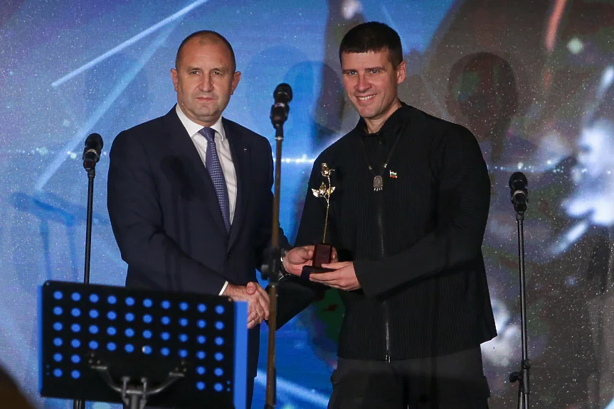 ИЗВЪНРЕДНО В ПИК! Радев е в шок и ужас след акцията срещу Величие (СНИМКИ)