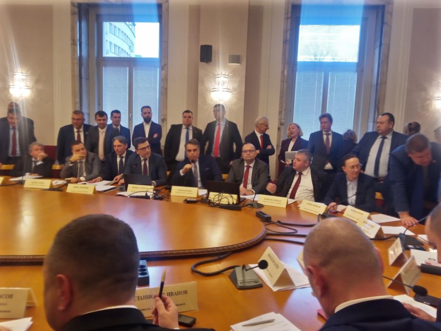 ГОРЕЩО В ПИК TV! Цирковете на Кокорчо в бюджетна комисия заради провален пърформанс на ППДБ: Народното събрание е заложник на двама психично болни (НА ЖИВО)