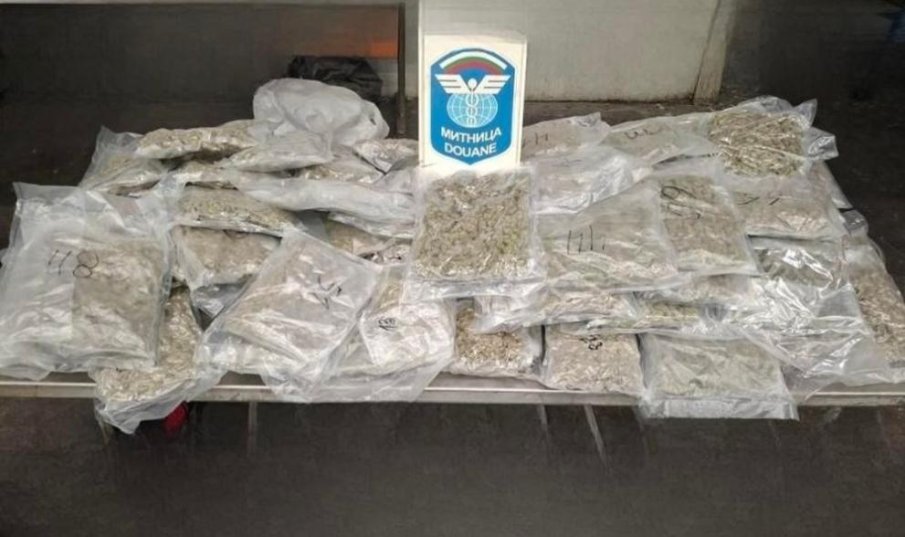 Марихуана за над 360 000 лева задържаха митничари на МП „Капитан Андреево“