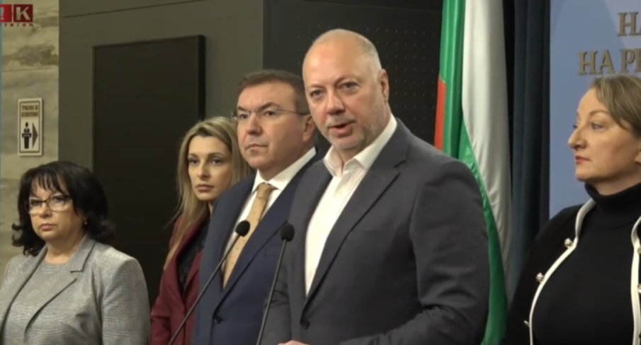 ИЗВЪНРЕДНО В ПИК! Управляващите се събират на спешна среща в Народното събрание