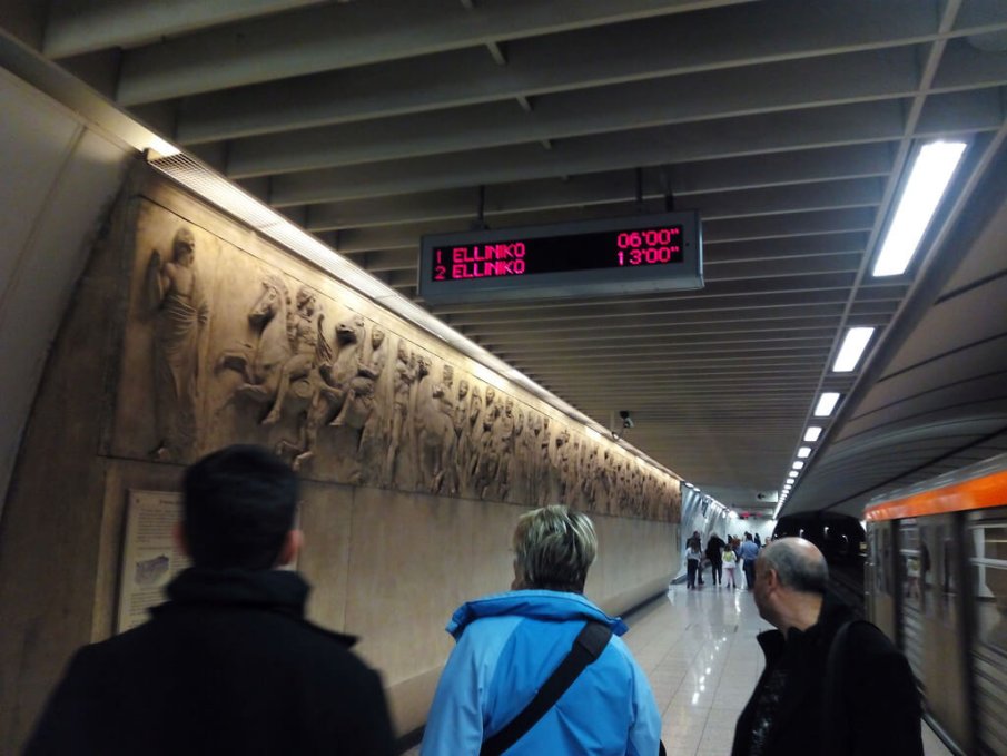 Смъртен случай блокира метрото и трамваите в Атина