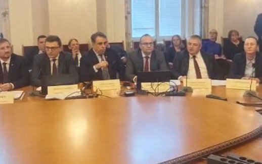 ИЗВЪНРЕДНО В ПИК TV! Асен Василев полудя - крещи като ненормален, боят му се размина на косъм. Повикаха лекар в Народното събрание (ОБНОВЕНА/СНИМКИ/НА ЖИВО)