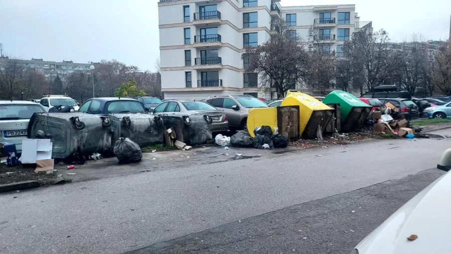 Вандали вилняха в Пловдив - обръщаха казани, поломиха и коли