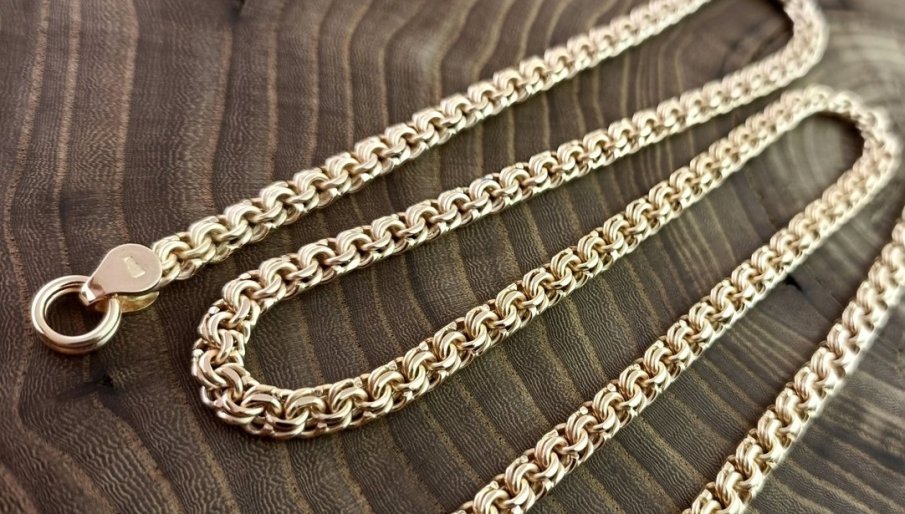 Хитрец подмени златен ланец с фалшив в куриерски офис, спипаха го