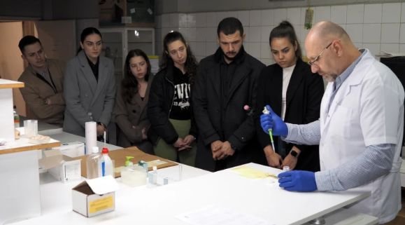 Бъдещи юристи разгледаха криминалните лаборатории на търновската полиция