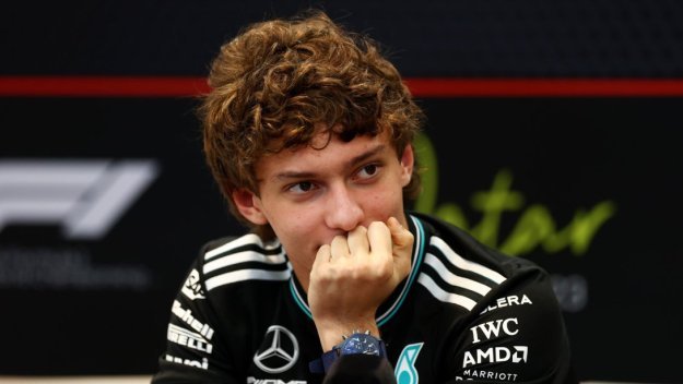 ШОК ВЪВ ФОРМУЛА 1: Смъртни заплахи за пилот на Мерцедес