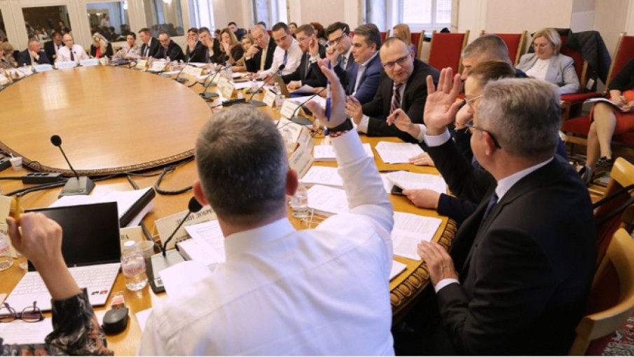 ИЗВЪНРЕДНО В ПИК TV! Вторият вариант на Бюджет 2026 влезе в Комисията по финанси - одобриха тези на ДОО и НЗОК. Асен Василев и Сабрутев пак обърнаха заседанието на шеги и закачки (ВИДЕО/СНИМКИ/ОБНОВЕНА)