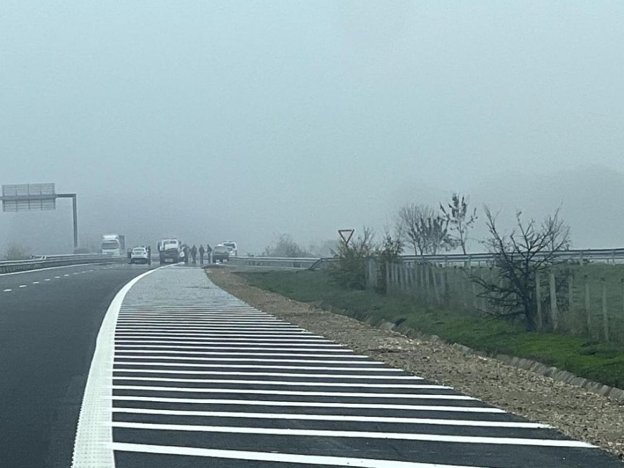 Камион изсипа нужници на магистрала “Тракия“