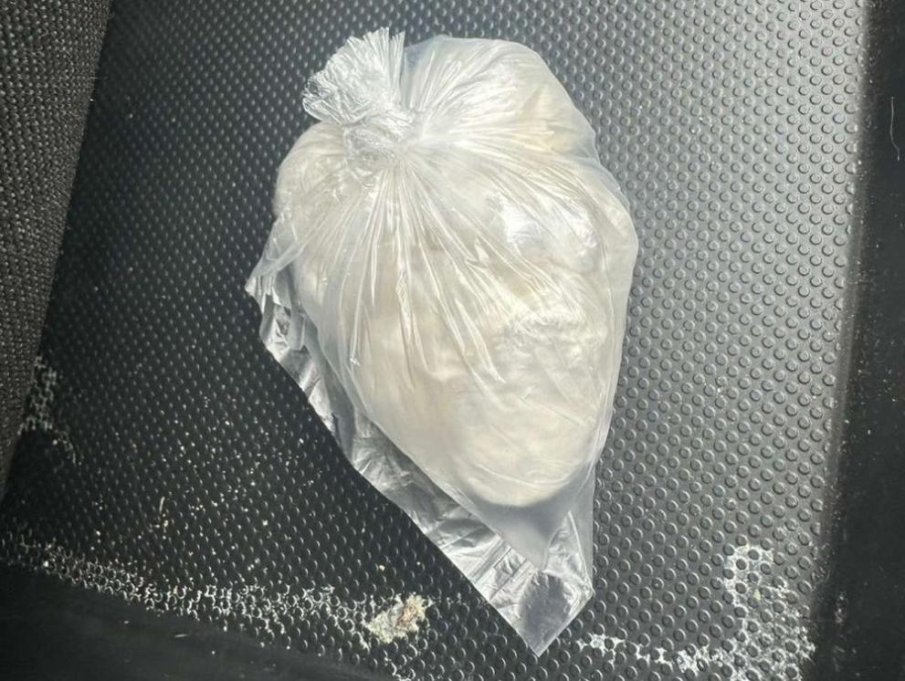 РЕАЛИЗАЦИЯ! Закопчаха криминално проявени за пласиране на кокаин (СНИМКИ)