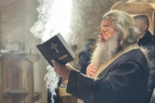 Над 160-годишен храм в Симитлийско оживя на Никулден