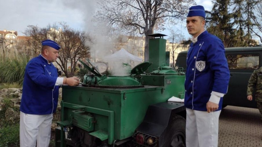 Раздават безплатен курбан с два тона риба в Бургас