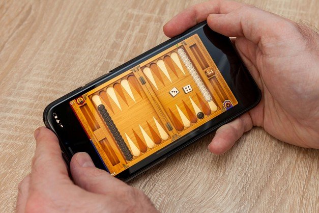 Табла: разликата между играта на живо и онлайн