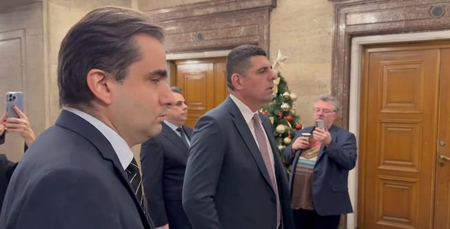 Колтуклиева: ПП и ДБ не са партии, а мафиотски банди. Асен Василев и Ивайло Мирчев - полумъже в нервна криза (ВИДЕО)