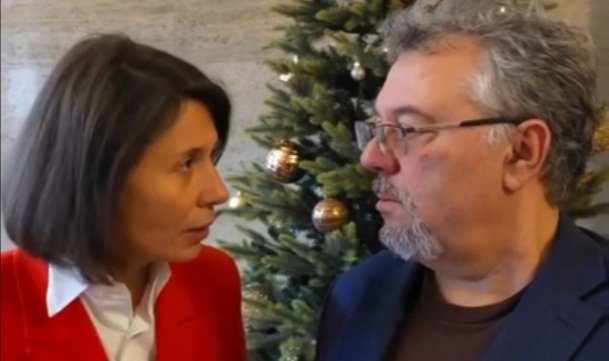 ИЗПЕРКАХА ТОТАЛНО! Козилата и Манол възпяха Пеевски (ВИДЕО)