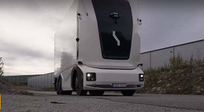 Изкуствен интелект на пътя: Камиони без шофьори вече се движат в Швеция