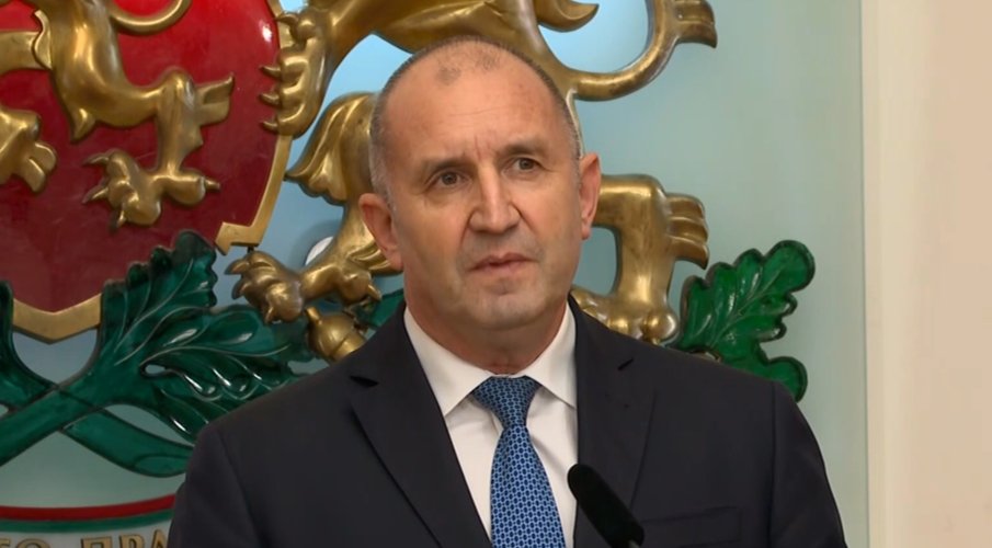 МЪЛНИЯ! Разединителят чичо Румен пак развя юмрука