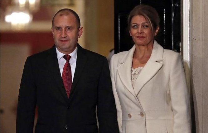 ОБРЕЧЕНА РАБОТА! Приятелка на Деси Радева с ключова роля в президентския проект